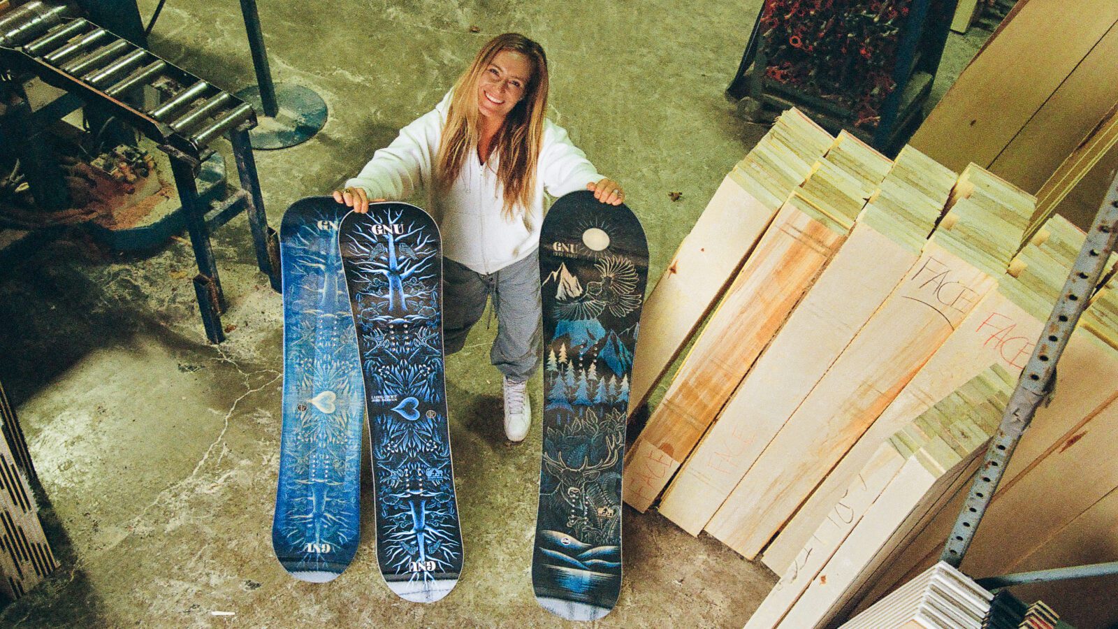 HERO SHOT sequ anderson 058 1600x900 - Jamie Anderson x GNU latest collection