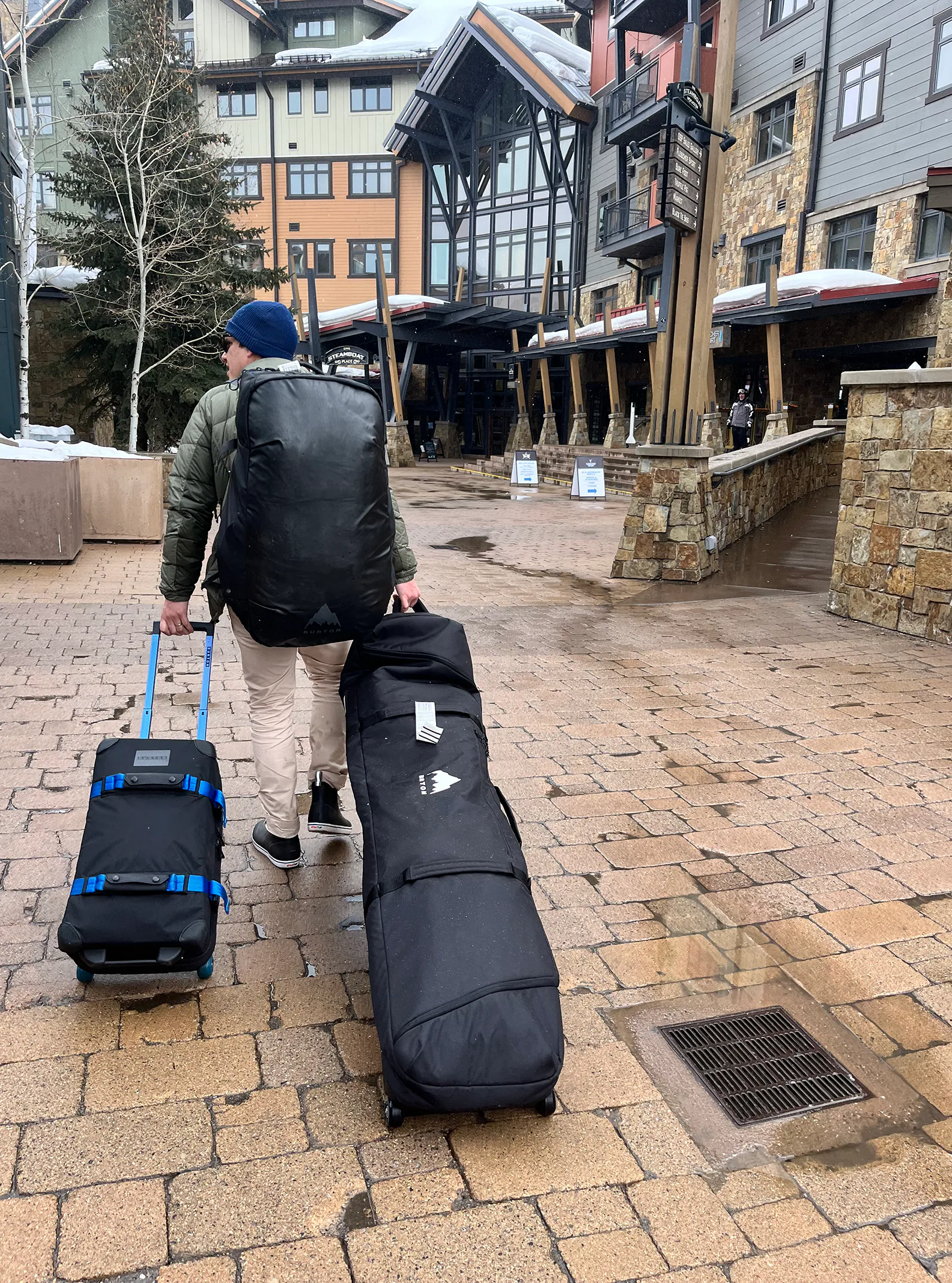 23481100001 UGC1 - 6 Tips to travel with your board bag – and not hate it