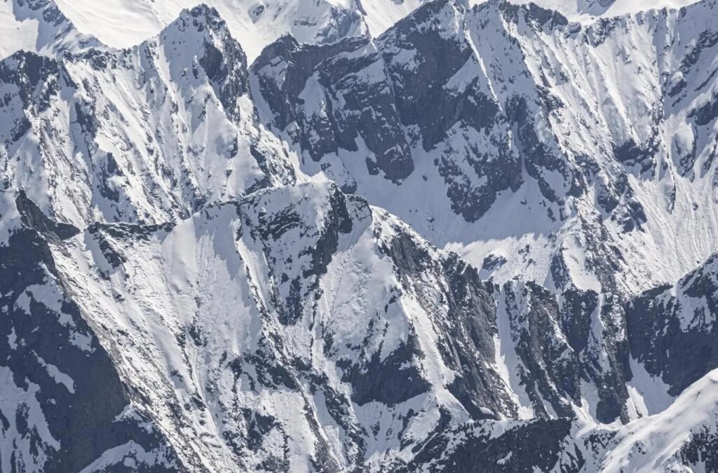 The Best Spring and Summer Snowboard Camps and Glacier Resorts Worldwide gletschererlebnistour shootandstyle 107 1366x900 1 1024x675 - The Best Spring and Summer Snowboard Camps and Glacier Resorts Worldwide