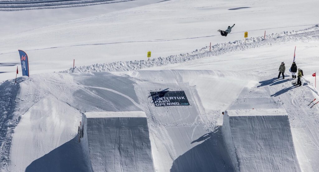 2024 hintertux Wernis Transfer Session by monEpic Lowres Oyvind Kirkhus 1024x552 - The Hintertux Park Opening Kicks Off the 2025 Rock A Rail Ski &amp; Snowboard Tour