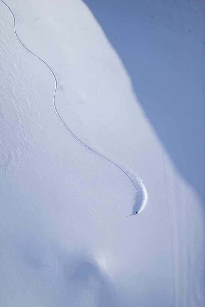 Snowboard International ALASKAN LINES ALEX PASHLEY 10 AEP0611SBI2 web ready 1200px 72ppi 001 683x1024 - ALASKAN LINES