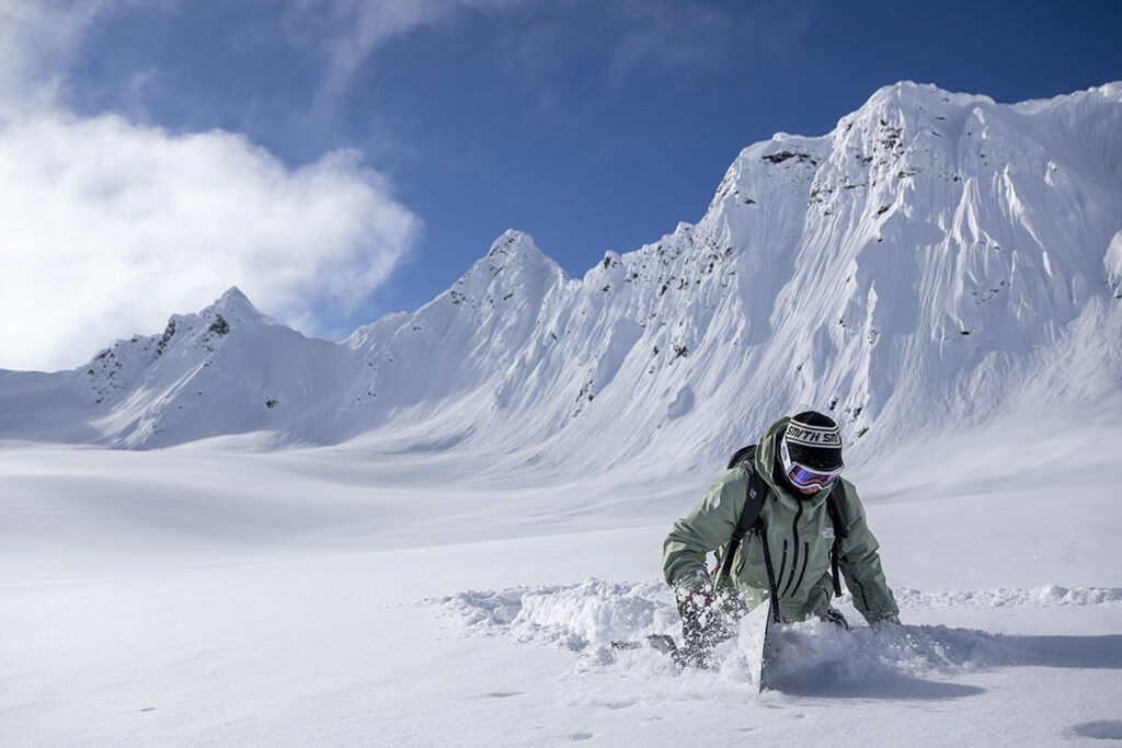 Snowboard International ALASKAN LINES ALEX PASHLEY 11 AEP6357SBI2 web ready 1200px 72ppi 002 1024x683 - ALASKAN LINES