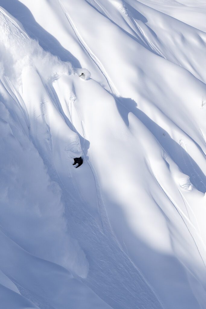 Snowboard International ALASKAN LINES ALEX PASHLEY 12 AEP9605SBI2 web ready 1200px 72ppi 003 683x1024 - ALASKAN LINES