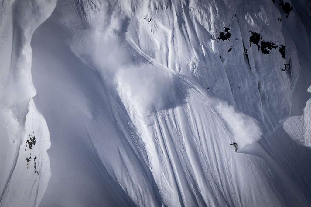 Snowboard International ALASKAN LINES ALEX PASHLEY 1 AEP8002 2SBI2 web ready 1200px 72ppi 004 1024x683 - ALASKAN LINES