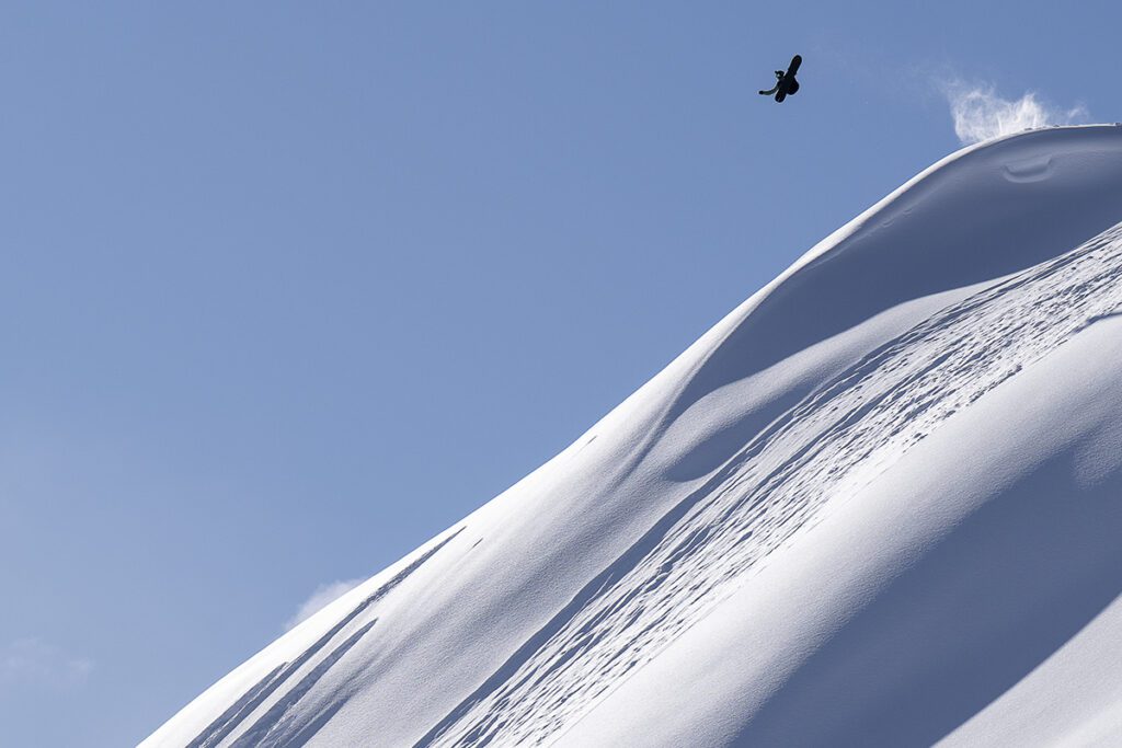 Snowboard International ALASKAN LINES ALEX PASHLEY 6 AEP2154SBI2 web ready 1200px 72ppi 009 1024x683 - ALASKAN LINES