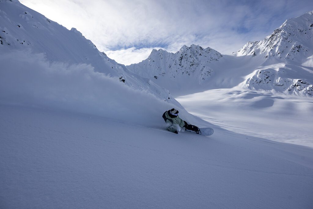 Snowboard International ALASKAN LINES ALEX PASHLEY 8 AEP8551SBI2 web ready 1200px 72ppi 011 1024x683 - ALASKAN LINES