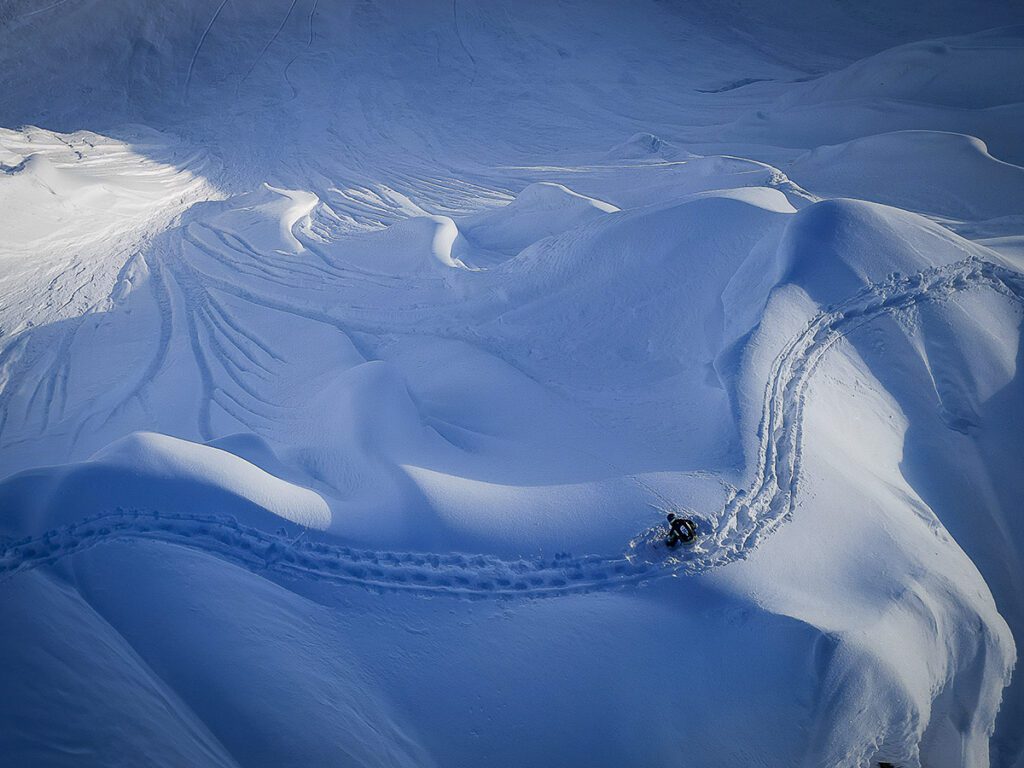 Snowboard International ALASKAN LINES ALEX PASHLEY 9 DJI 0049SBI2 web ready 1200px 72ppi 012 1024x768 - ALASKAN LINES