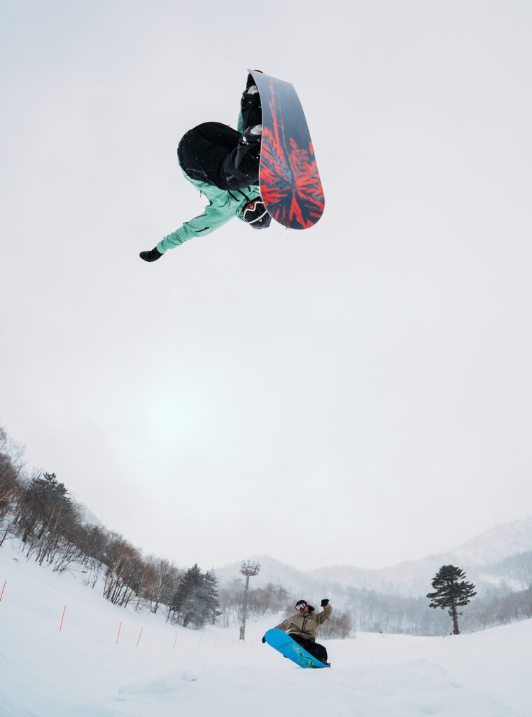 26WIN 2294313EVA 11LML 1SBI2 web ready 1200px 72ppi005 760x1024 - The Snowboard International Buyer’s Guide 25/26