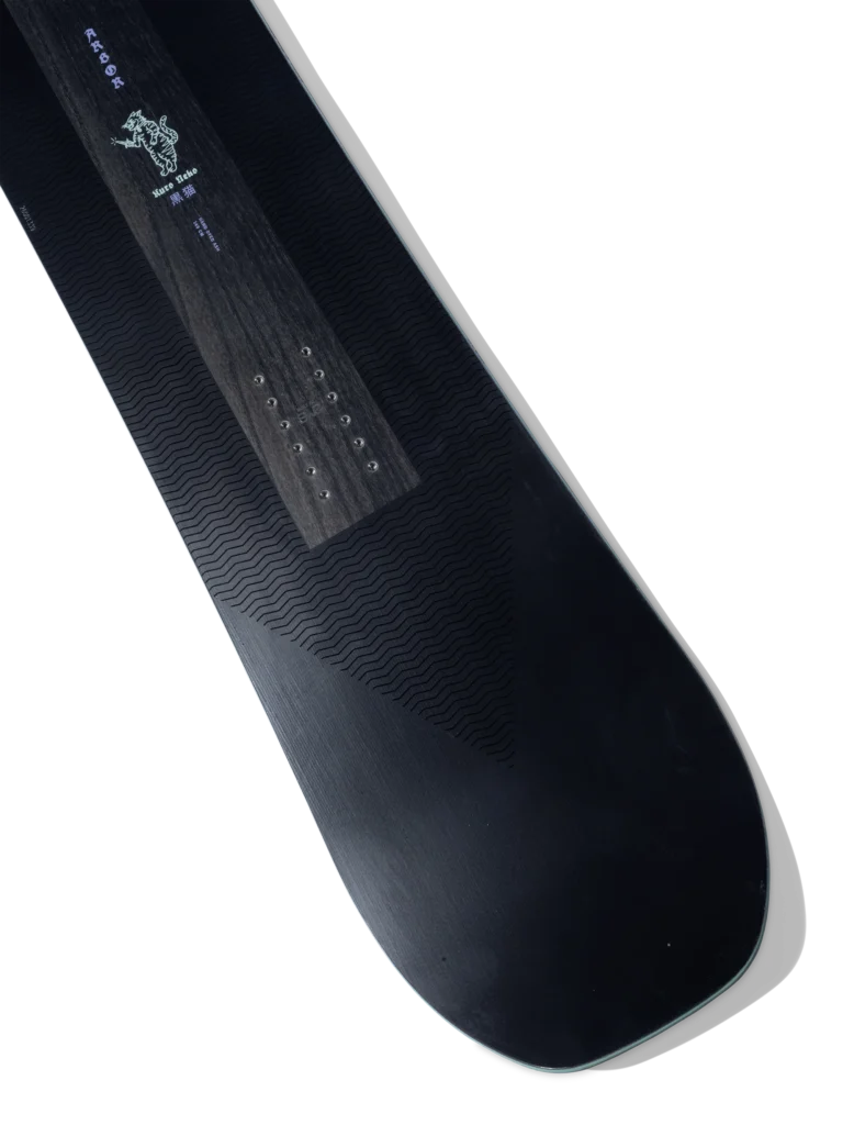 4 ARBOR KURO NEKO 2025 STUDIOcopy.png 768x1024 - ARBOR 25/26 Kuro Neko Snowboard