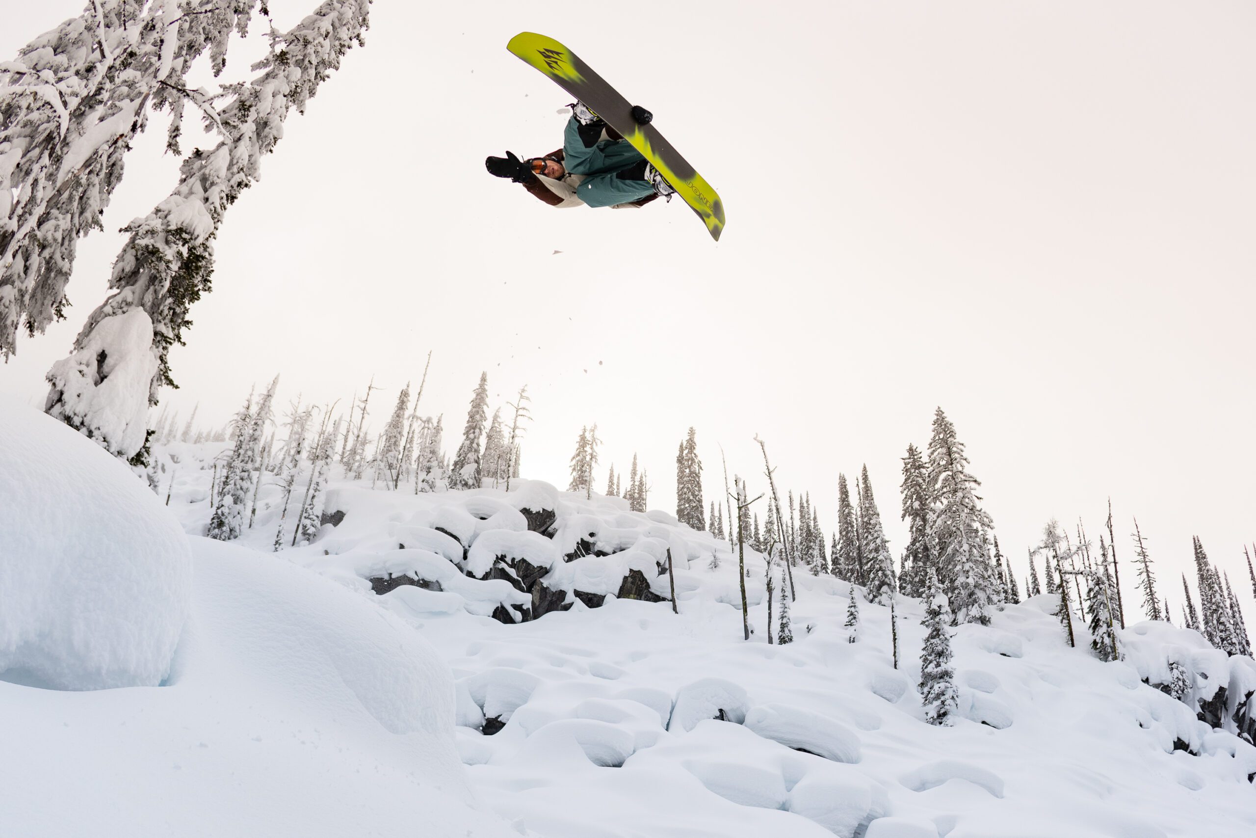 FASE® Fast Entry System Recognized with FIT Sport Design Award and European Product Design Award Jones Snowboards Rider Garret Warnick Photo by Andrew Miller scaled - FASE® Fast Entry System Recognized with FIT Sport Design Award and European Product Design Award